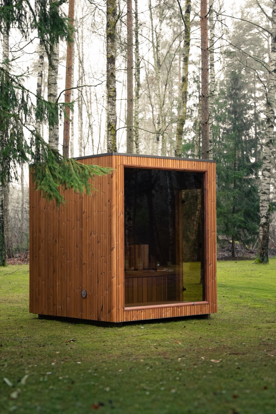 X1 – full-glass garden cube for 4–6